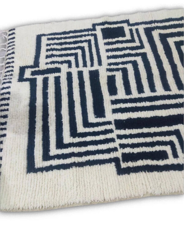 Elegant Moroccan Handwoven Rug / Berber Wool Rug from the Atlas Mountains - Image 5