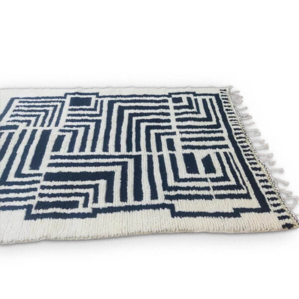 Elegant Moroccan Handwoven Rug / Berber Wool Rug from the Atlas Mountains - Image 3